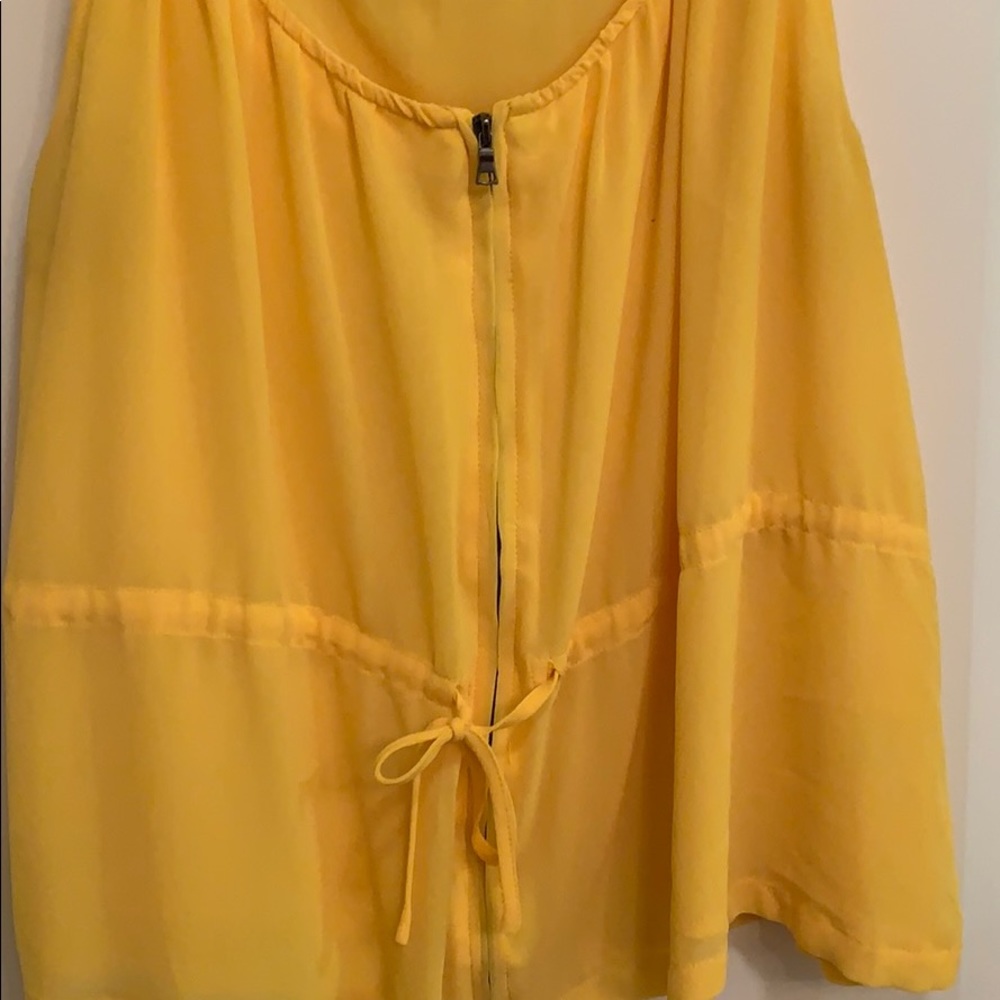 Yellow top - Picture 2 of 7